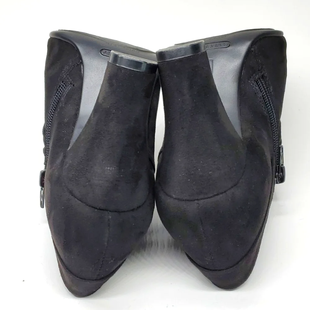 Aerosoles Heelrest Starring Role Black Faux Suede Ankle Booties EUC